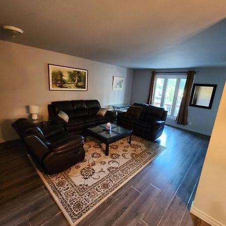 Entire 3 Bedroom House In Elliot Lake ภายนอก รูปภาพ