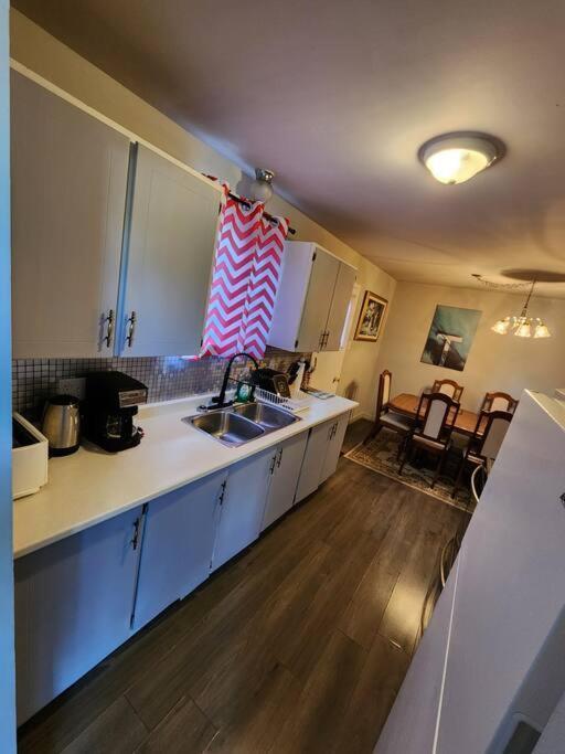 Entire 3 Bedroom House In Elliot Lake ภายนอก รูปภาพ