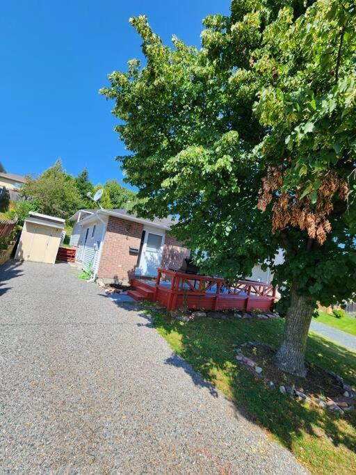 Entire 3 Bedroom House In Elliot Lake ภายนอก รูปภาพ