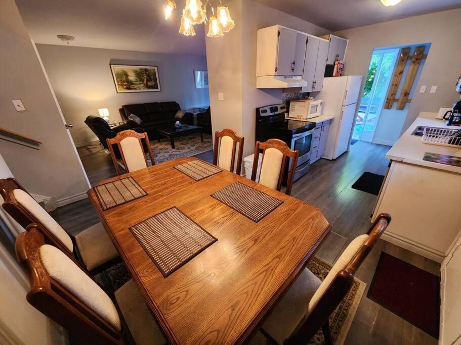 Entire 3 Bedroom House In Elliot Lake ภายนอก รูปภาพ