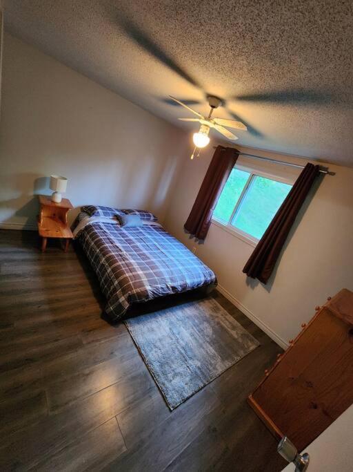 Entire 3 Bedroom House In Elliot Lake ภายนอก รูปภาพ